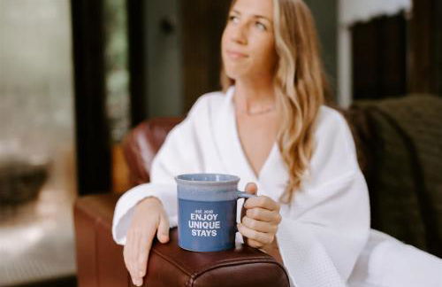 Blooming Redbud Treehouse with private hot tub - Foto 25