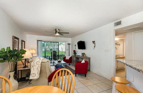 Serene Pondside Getaway - BC10 - Foto 20