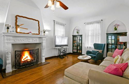 1926 Mediterranean Home with Heated Pool Sleeps 12 - Foto 15