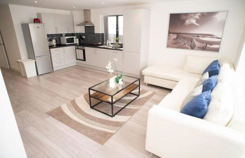 Maisy Lodge - Two Bed Lux Flat - Parking, Netflix, WIFI - Close to Blenheim Palace & Oxford - F2 - Photo 16