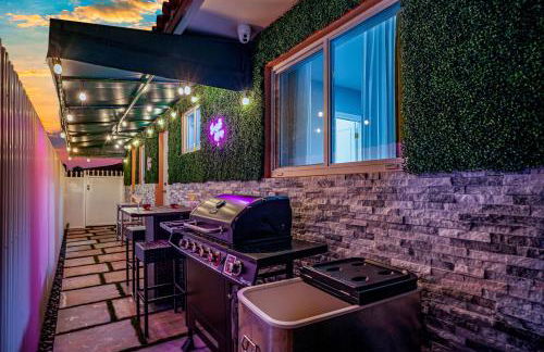 Vacay Spot Happy Escape 15 Min Beach Massage Shower Prime LOC! 6 blocks away from Bars, Nite Clubs, Res, Shops - Photo 39