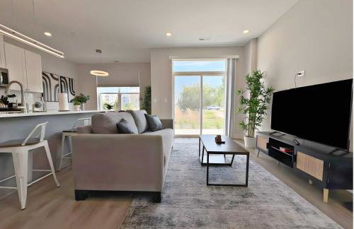 Modern 4BR Townhouse with Parking & Lake Views - WVille rep 4 - Foto 4