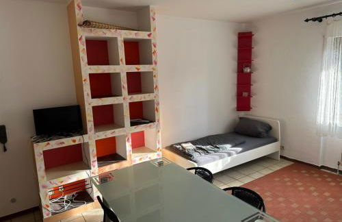 Arbeiterapartment mit 2 Betten, Küche, Bad - Foto 1