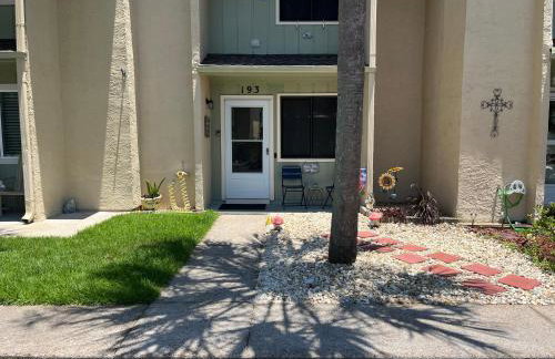 Beach access close to Walmart, Bowling,skating and Game room - Photo 5