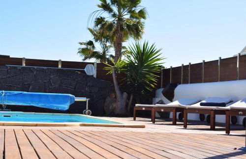 VILLA ALAI. PRIVACIDAD. PISCINA CLIMATIZADA. WIFI. TV CABLE. - Foto 4