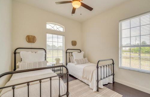 Private Beach at Lakefront Summerfield Getaway! - Foto 12