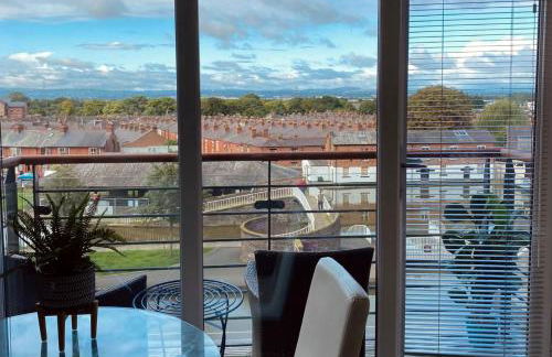 City Centre Chester Waterways Apartment - Photo 8