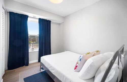 Unit 3 European style King size bed Stockton College - Foto 9