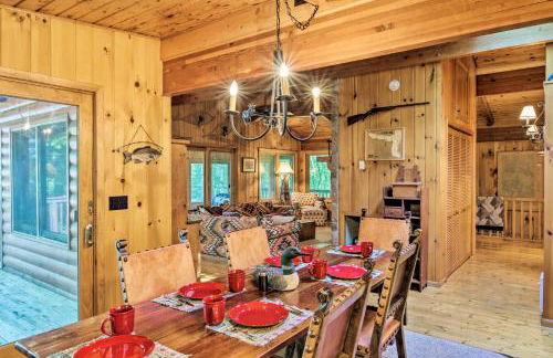 Rustic Cozy Cabin on Island Lake with Fire Pit, Dock - Foto 8