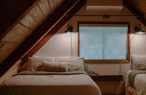 Fog & Fern Hideaway - Cozy Cabin w Private Hot Tub near Mt Rainier - Foto 19