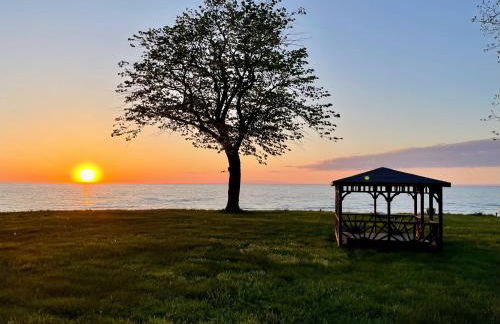 Springtime on the Lake Erie - 180 degree views and game arcade - Foto 14