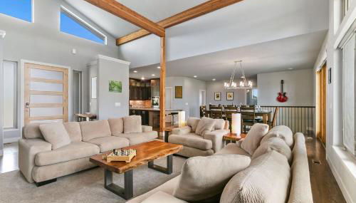 Luxury Home with Spectacular Rocky Mountain Views! - Foto 4