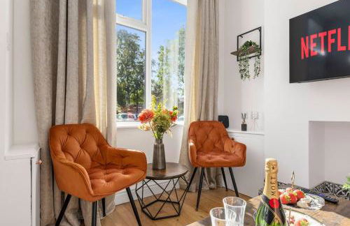 Metrolink Steps Away • Fast City & Airport Links - Foto 5