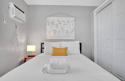 Rustic Retreats Beachy 1BR for 4 guests in the heart of Fort Lauderdale - Foto 6