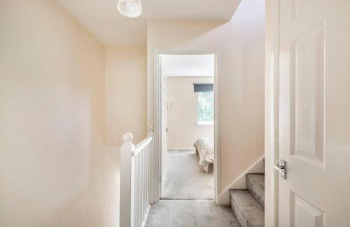 Cosy Milton Keynes Retreat with 2 Bedrooms - Photo 16