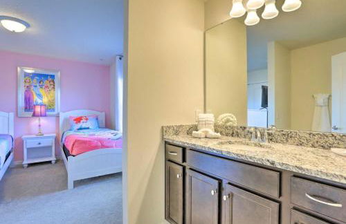 New Upscale 8BR Kissimmee Retreat with Private Pool, Spa & Resort Amenities - 7 Mi to Disney! - Foto 63