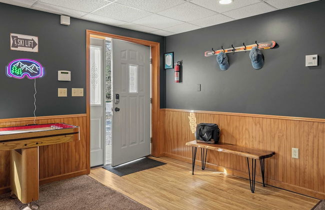 Lake View Chalet by Avantstay Lake Access + Deck - Foto 3