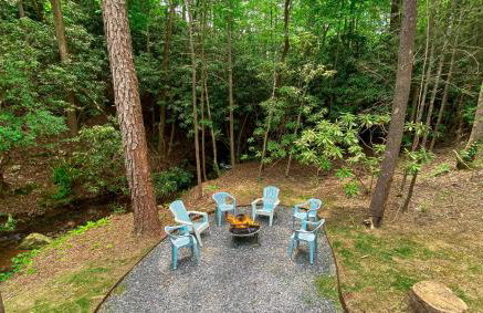 Waterfront A-Frame Cabin w Hot Tub, Outdoor Kitchen, Firepit Near Hiking & ATV Trails - 10 mins to Helen, GA - Foto 30