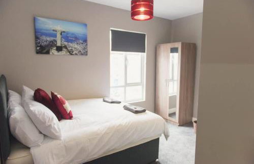 LYNNTON HOUSE Stunning 6 bed Town Centre House ALL with En-Suites Prime Location Tamworth - Foto 8