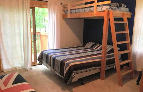 Cozy Vacation Rental for 10 with a Fire Pit in Jim Thorpe, Pennsylvania - Photo 31