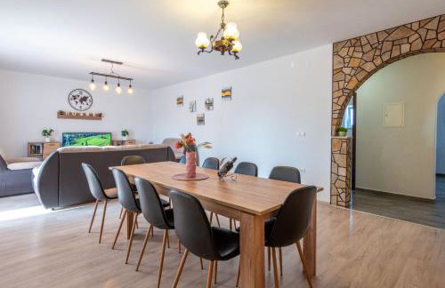 Villa Marić, a charming villa with a beautiful poolside - Foto 24