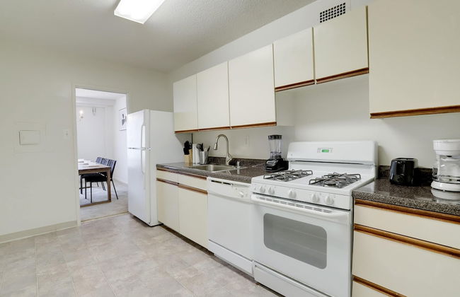 Stylish Comfort Condo in Crystal City - Photo 15