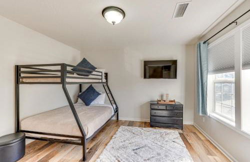 Spacious Home with Swim Spa and Deck in Medford! - Foto 23