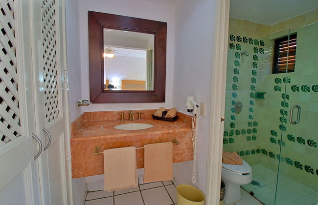 Villa Facing the Beach in a Large Terrace 7 Pools, Tennis Courts, 247 Security - Foto 4