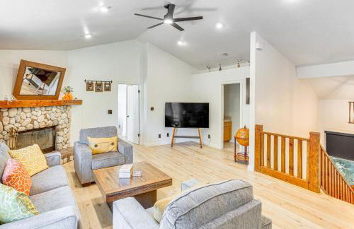 Forest Views and Fire Pit! Cozy Cabin in Crestline - Foto 13