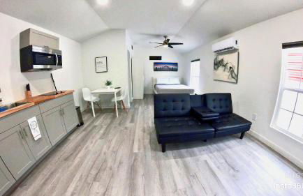 All modern Studio with private entry & parking. - Foto 8