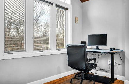 Maine Pondfront Home Sleeps 22 - Pool & Hot Tub - Photo 22