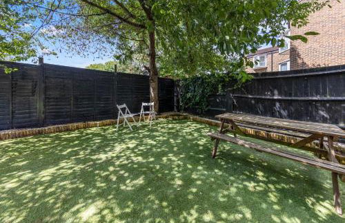 Modern and Comfortable Spacious 3 Bedroom House with Large Private Garden - Foto 24