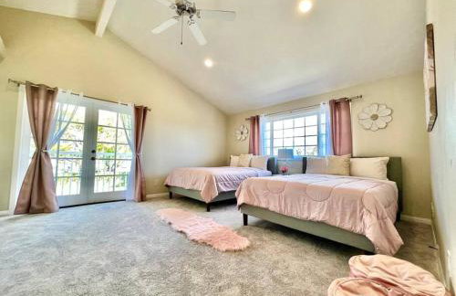 New Charming Spacious Disneyland Pool Home - Photo 47