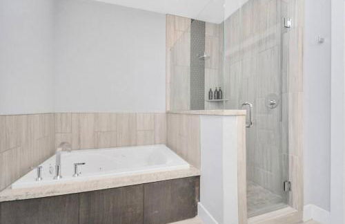 Skyline Views - Sleeps 10 Home Near Downtown - Photo 39