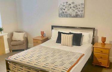 Bright 2 Bedroom Apartment near Seafront Central Penzance - Photo 5