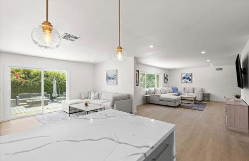 NEW Remodeled Northridge 5 Bedroom Near CSUN & Sherwood Forest - Foto 9