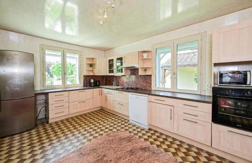 Gorgeous Home In Briare With Sauna - Photo 14