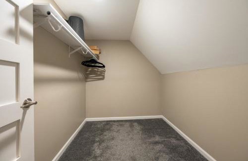 Near Downtown-2 En-Suites - Garage - Sleeps 9 - Foto 26