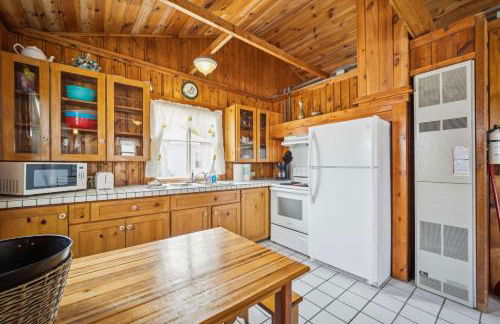 Sunnyside 2BR 1BA Relaxing Lakefront Retreat - Foto 3