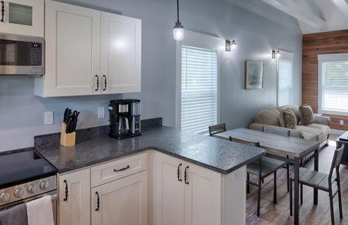 Updated Cottage in Heart of Town Park & Walk - Foto 9