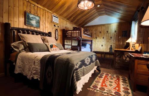 Modest Hickory Log Cabin near Idaho Falls, Perfect for a Family Getaway - Foto 7