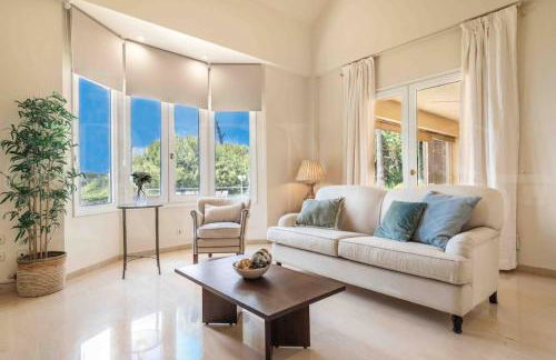 Luxury Sea View Villa with Pool & Terrace REMS - Photo 8