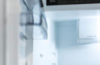 Luxurious 2 bedroom flat with parking and garden, 5 mins walk to train station and bus stop opposite property - Foto 33