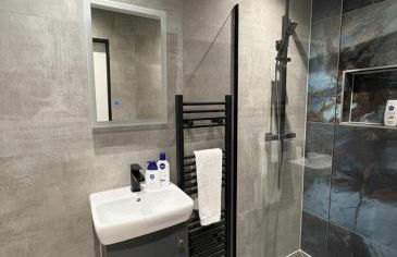 Aisiki Stays Apartments at Barnet, Airconditioned & Pet-Friendly, 2-Bedroom & 1-Bathroom Ground Floor with back Garden Flat, King or Twin Beds & Double Beds with Free WiFi - Foto 10