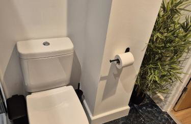 Sapphire Luxe- Basingstoke Sleeps 4 with Free Parking - Foto 3