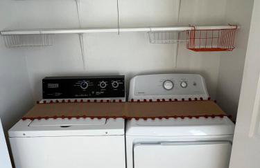 The White Door 2-bedroom townhouse near VT & RU - Foto 3