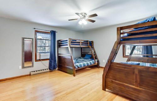 Lake Access and Private Hot Tub at Poconos Home! - Foto 26