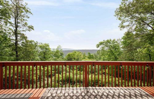 Stunning Mountain Views w Deck & Grill on 5 Acres! - Foto 40
