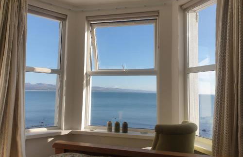 Bay View, Sleeps 18, 7 Bedrooms, 7 Bathrooms, Seafront, Criccieth - Foto 44