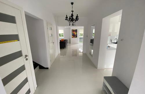 White House Izabelin Family SPA House near Warsaw - Foto 89